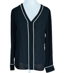 New with tags LAUNDRY  by Shelli Segal black, ivory trim v neck blouse size 4